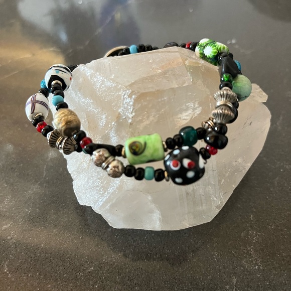 Multi beaded 8 in bracelet with buffalo nickel clasp - Picture 1 of 3